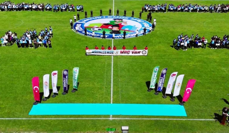 denizlide-976-genc-sokaktan-yesil-sahalara-cekildi-44B7RZxk.jpg