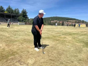 golf-oynayan-huzurevi-sakinleri-azim-ve-enerjileriyle-alkis-aldi-upper-tr-JzW8Gq9b.jpg