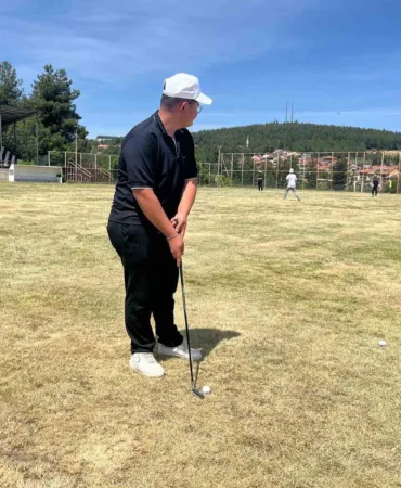 golf-oynayan-huzurevi-sakinleri-azim-ve-enerjileriyle-alkis-aldi-upper-tr-JzW8Gq9b.jpg