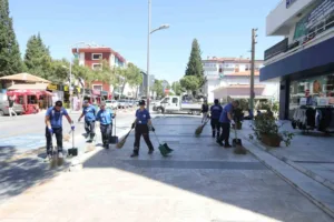 mugla-buyuksehir-belediyesinden-13-ilcede-temizlik-seferberligi-bXzIObCS.jpg