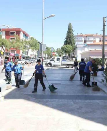 mugla-buyuksehir-belediyesinden-13-ilcede-temizlik-seferberligi-bXzIObCS.jpg