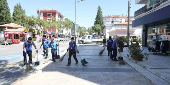 mugla-buyuksehir-belediyesinden-13-ilcede-temizlik-seferberligi-bXzIObCS.jpg