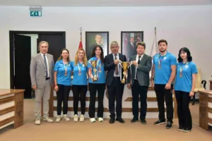 rektor-kacar-sampiyon-sporculari-agirladi-upper-tr-Hb9Mr1pA.jpg