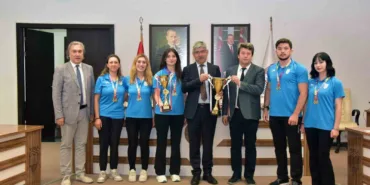 rektor-kacar-sampiyon-sporculari-agirladi-upper-tr-Hb9Mr1pA.jpg