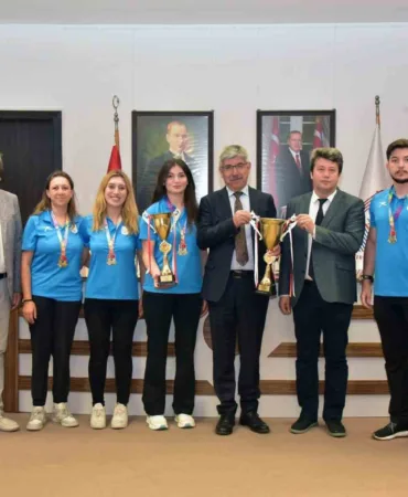 rektor-kacar-sampiyon-sporculari-agirladi-upper-tr-Hb9Mr1pA.jpg