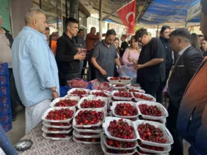 10-dakikada-2-bucuk-kilo-kiraz-yedi-altini-kazandi-yhY5ZGv9.jpg
