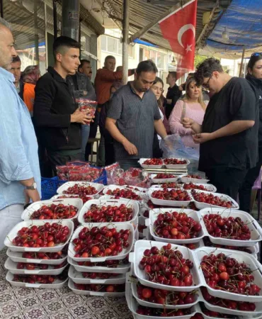 10-dakikada-2-bucuk-kilo-kiraz-yedi-altini-kazandi-yhY5ZGv9.jpg