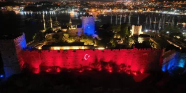 186 Yıllık Gurur: Bodrum Kalesi Jandarma İçin Kırmızı-Maviye Büründü