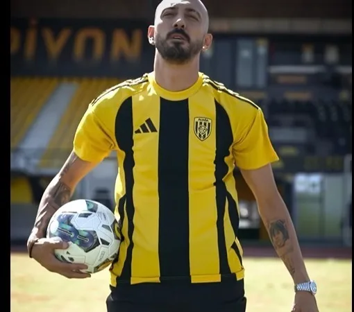aliaga-fkdan-flas-transfer-ahmet-ilhan-ozek-resmen-imzayi-atti-yxjgGzCD.jpg