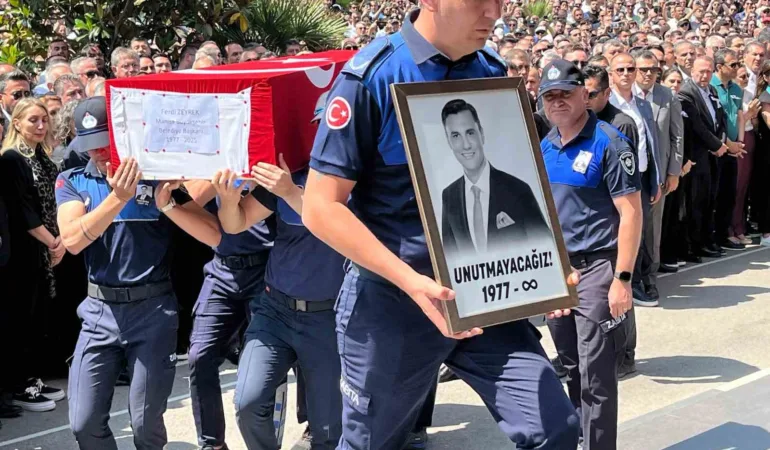 belediye-onune-baskan-zeyreke-aci-veda-jRuFe1aK.jpg