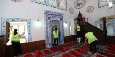 buyuksehir-belediyesinden-camilerde-bayram-temizligi-WCDUFi28.jpg