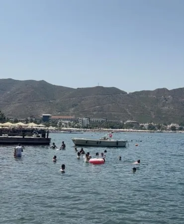 denizde-bogulma-tehlikesi-geciren-sahis-hastaneye-kaldirildi-st6QXwLm.jpg