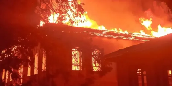denizlide-cumhuriyetin-ilk-yillarindan-kalma-ilkokul-kul-oldu-An8VCznn.jpg