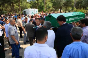 depremde-hayatini-kaybeden-14-yasindaki-afranur-fethiyeyi-gozyaslarina-bogdu-aNqe5lPv.jpg