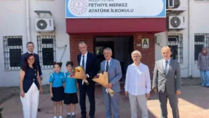 fethiyede-32-bin-692-ogrenci-karne-heyecani-yasadi-biSiU9bx.jpg