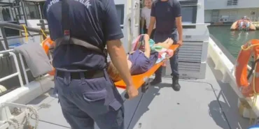 gezi-teknesinde-rahatsizlanan-vatandasa-tibbi-tahliye-4I9C8Ajx.jpg