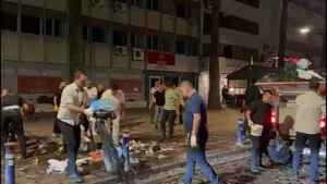 is-basa-dustu-biriken-copleri-baskan-cemil-tugay-topladi-QeeER7c1.jpg