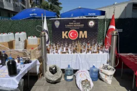 izmir-ve-yalovada-tonlarca-sahte-alkol-ve-tarihi-eser-ele-gecirildi-6-tutuklama-gV1uUS5S.jpg