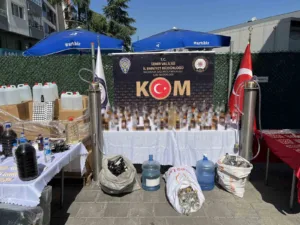 izmir-ve-yalovada-tonlarca-sahte-alkol-ve-tarihi-eser-ele-gecirildi-6-tutuklama-gV1uUS5S.jpg