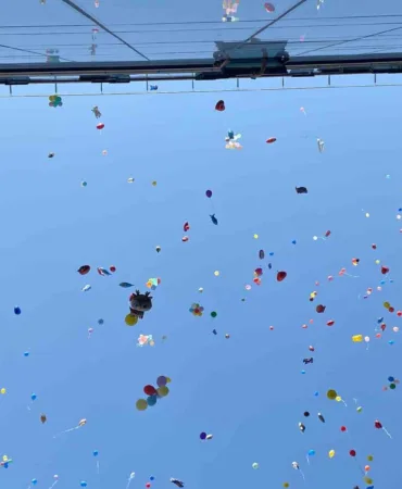 izmirde-binlerce-balon-6-yasindaki-erhan-ve-arkadaslari-icin-ucuruldu-MBKkP7lc.jpg