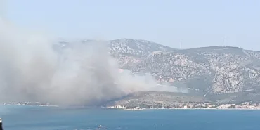 izmirde-cikan-orman-yanginina-havadan-ve-karadan-mudahale-basladi-ZxBTfUZt.jpg