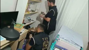 izmirde-fetonun-hucre-evlerine-operasyonda-27-tutuklama-irkRHaYO.jpg