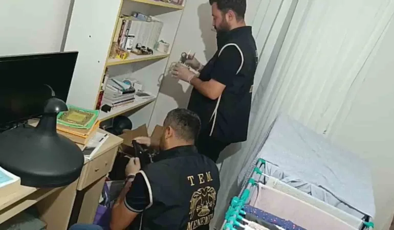 izmirde-fetonun-hucre-evlerine-operasyonda-27-tutuklama-irkRHaYO.jpg
