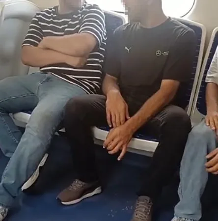 kalabaliga-aldirmadan-izbanda-sigara-icti-o-anlar-kamerada-UDSQCriG.jpg