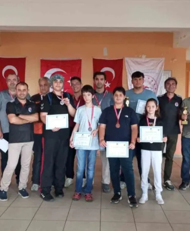koycegizde-duzenlenen-satranc-turnuvasina-yogun-ilgi-9njcG27V.jpg