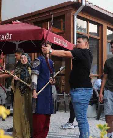 kutahyada-gencfest-2025-2-bin-gencin-katilimiyla-renkli-goruntulere-sahne-oldu-pTMbztZa.jpg
