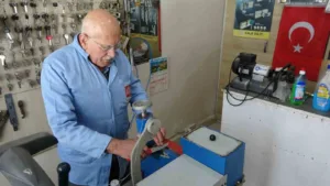 kutahyada-kurban-bayrami-oncesi-ustalarin-bicak-bileme-mesaisi-basladi-sjtn16qC.jpg