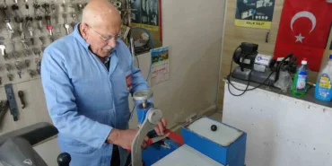 kutahyada-kurban-bayrami-oncesi-ustalarin-bicak-bileme-mesaisi-basladi-sjtn16qC.jpg