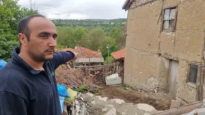 kutahyada-kurtlarin-saldirisinda-11-koyun-telef-oldu-zmWclH3t.jpg