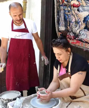 kutahyanin-tarihi-mekanlarindan-germiyan-sokakta-cini-sanati-yeniden-canlaniyor-SjDWcfBr.jpg