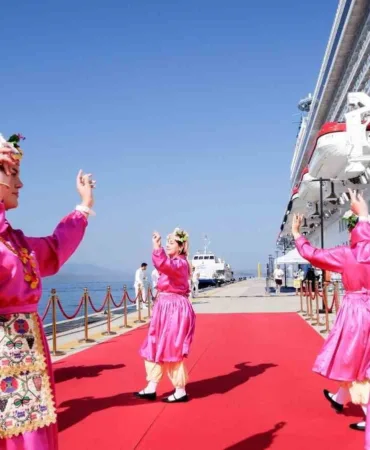malta-bayrakli-kruvaziyer-bodruma-ilk-seferini-yapti-MrpNhImJ.jpg