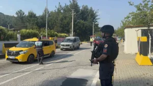 marmaris-ve-datcaya-25-bin-arac-giris-yapti-BAsDXvDk.jpg