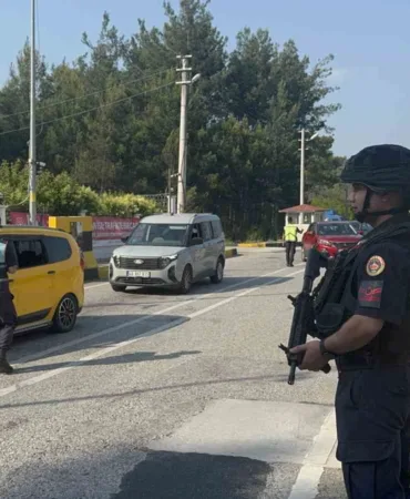 marmaris-ve-datcaya-25-bin-arac-giris-yapti-BAsDXvDk.jpg
