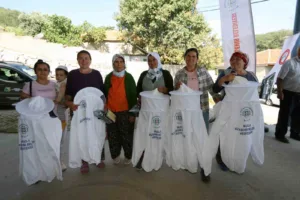 mugla-buyuksehirden-aricilara-maske-destegi-YSNeIjfS.jpg