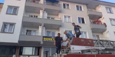 muglada-ev-yangini-1-kisi-balkondan-kurtarildi-XTla7KTZ.jpg