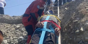 ortacada-ucurumdan-dusen-bir-kisi-kurtarildi-tJg6tcGz.jpg