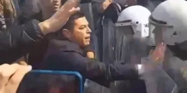 polis-barikatina-saldiran-chpli-baskana-kamu-davasi-kNsIWfOx.jpg