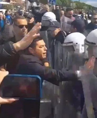 polis-barikatina-saldiran-chpli-baskana-kamu-davasi-kNsIWfOx.jpg