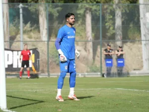 trabzonspor-serhat-oztasdelenin-pesinde-fsAyOPlw.jpg