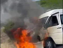 yerkesik-yolunda-seyir-halindeki-minibuste-yangin-panigi-Mdbg8JJR.jpg