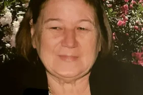 Lacivert Sarı Renkli Dinamik Kültür Sanat Haberleri Podcast (1)