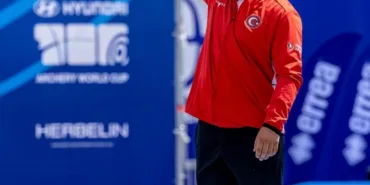 Lacivert Sarı Renkli Dinamik Kültür Sanat Haberleri Podcast (3)