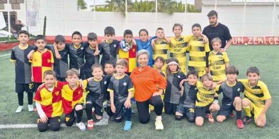 ZARİFE TURGUT YEĞENİNİ ZİYARET ETTİMilas Erginspor takımının yönetim kurulunda basın sözcüsü ola