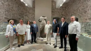 denizden-gelen-kadin-sergisi-marmaris-kalesinde-acildi-aTzwQfKC.jpg