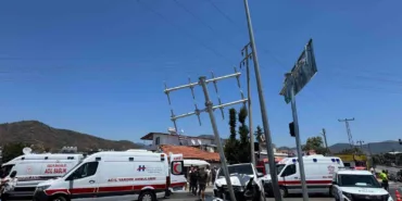 fethiyede-trafik-kazasinda-11-kisi-yaralandi-ALw9lO5t.jpg