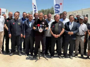 icisleri-bakani-yerlikaya-izmirde-yanan-koyleri-ziyaret-etti-C8f2zyzf.jpg